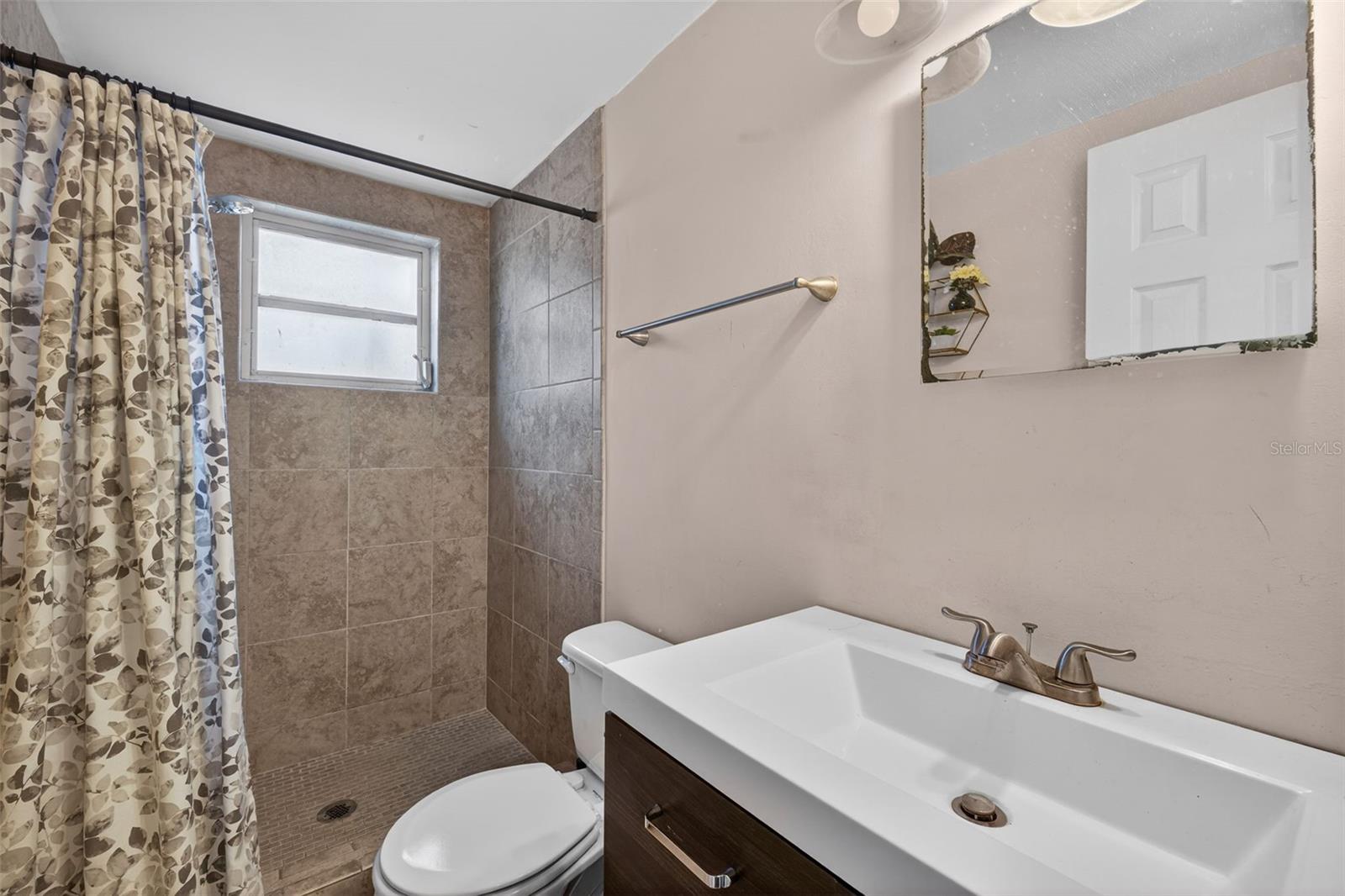 THE LAKES - Residential