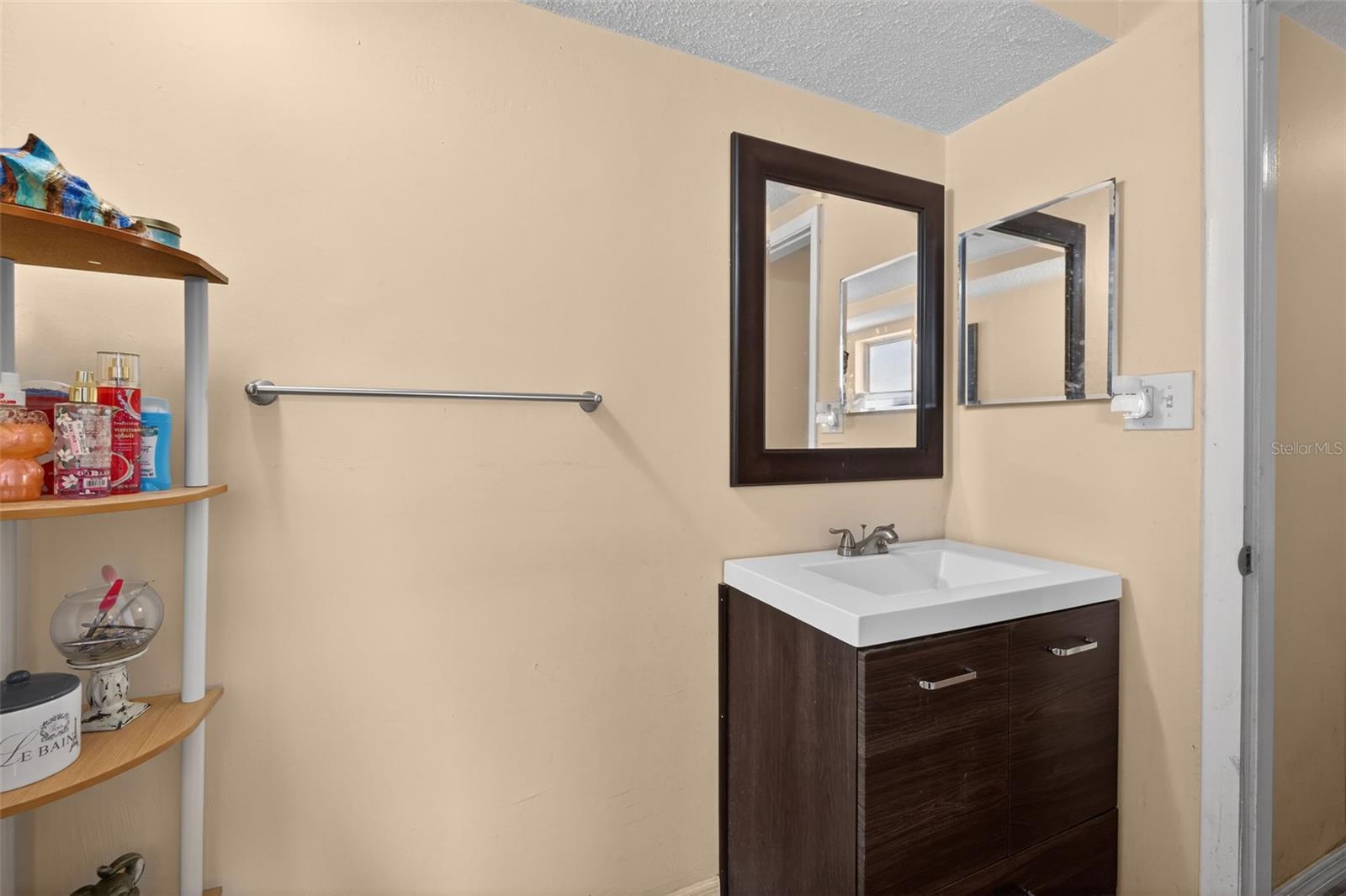 THE LAKES - Residential