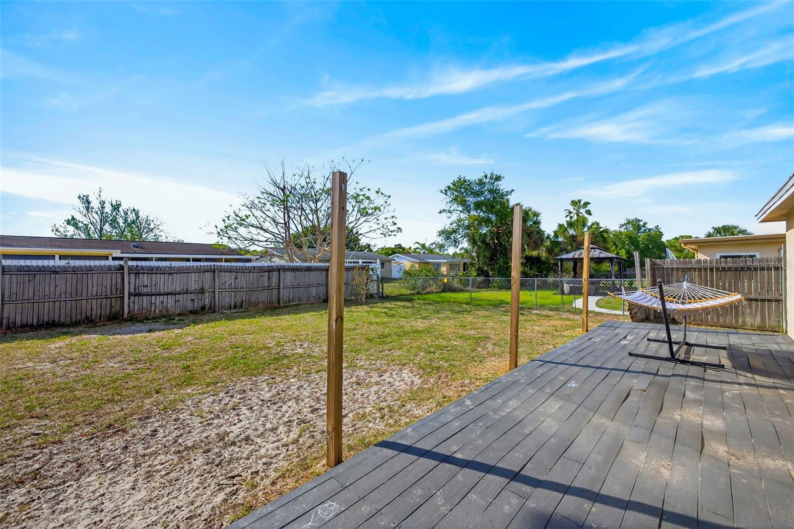 THE LAKES - Residential