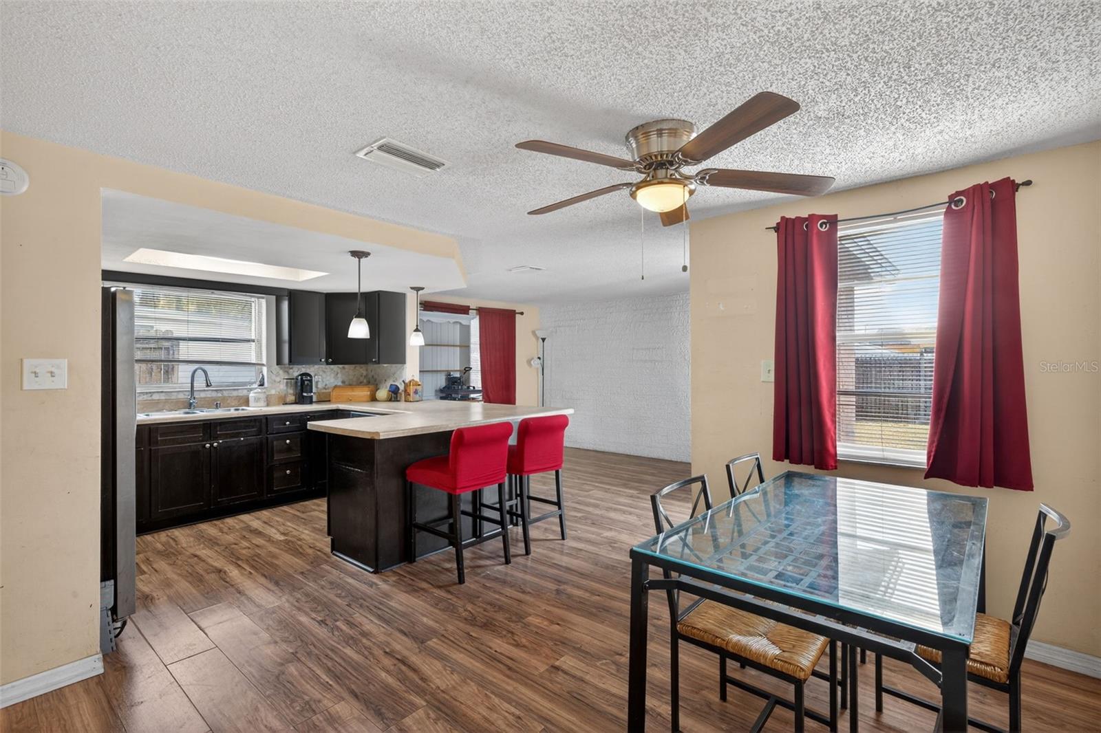 THE LAKES - Residential