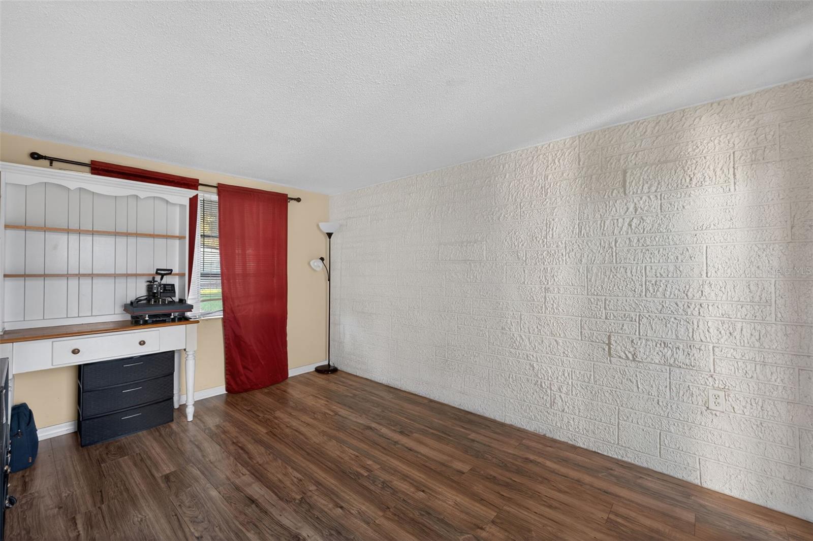 THE LAKES - Residential