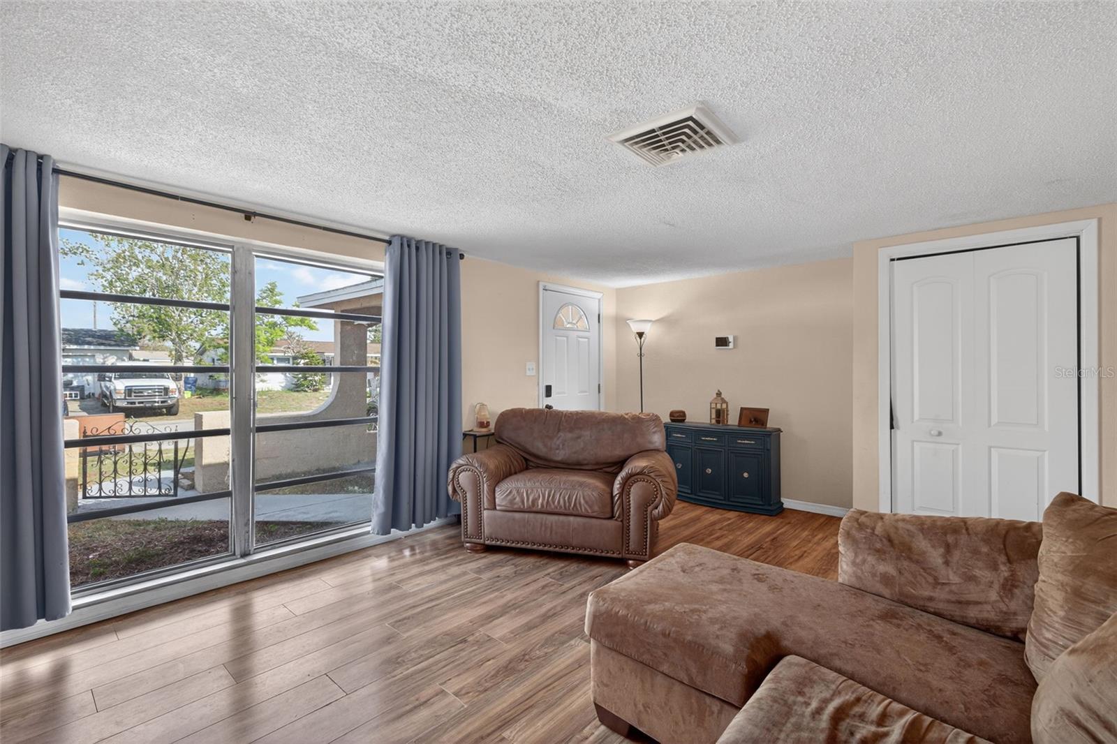 THE LAKES - Residential