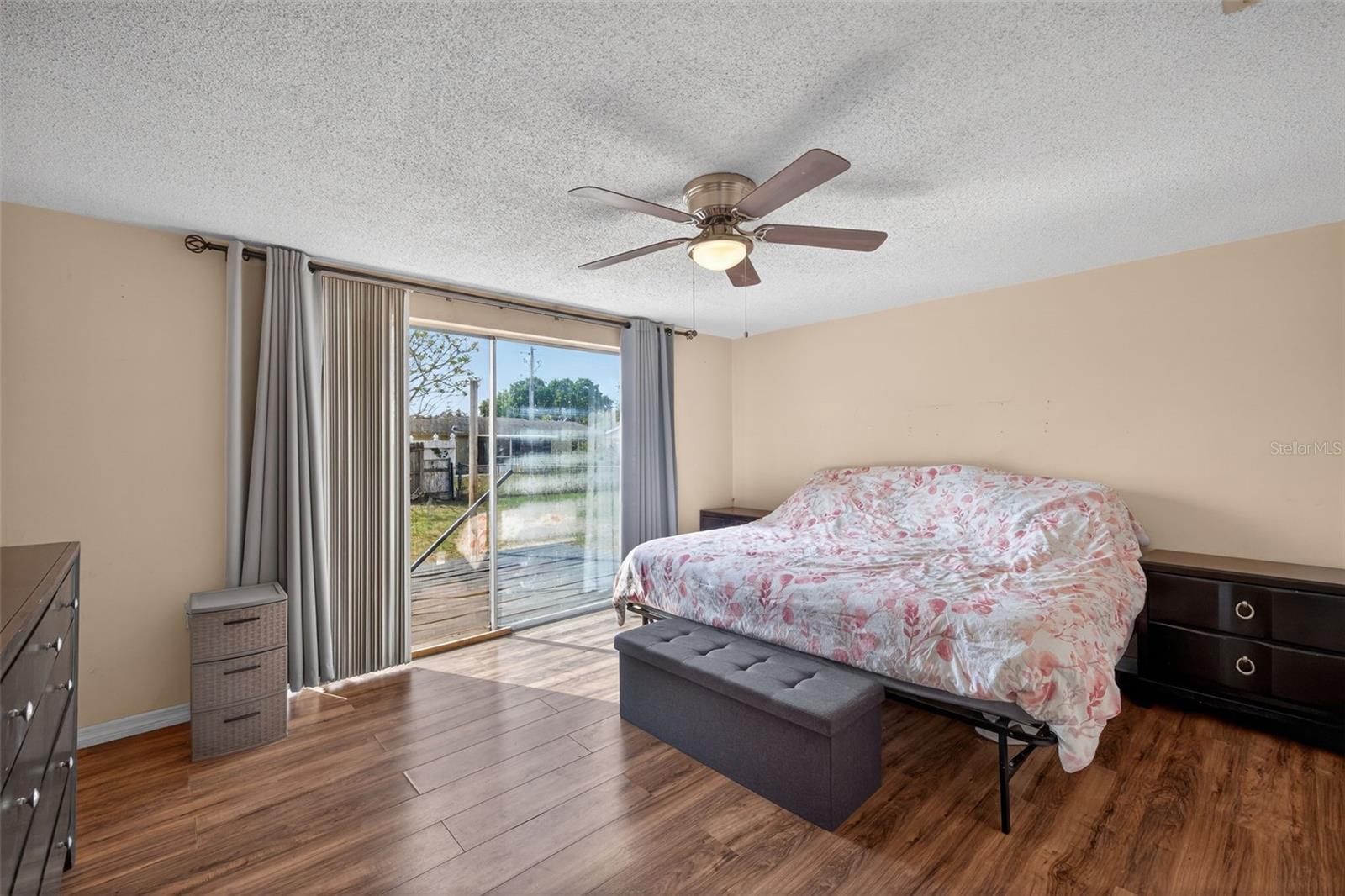 THE LAKES - Residential