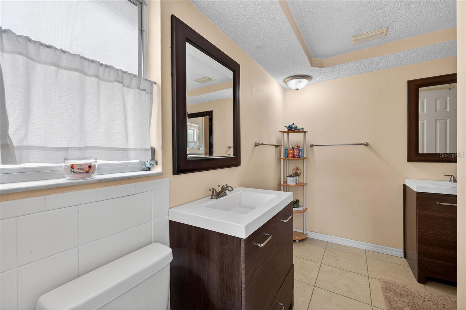 THE LAKES - Residential