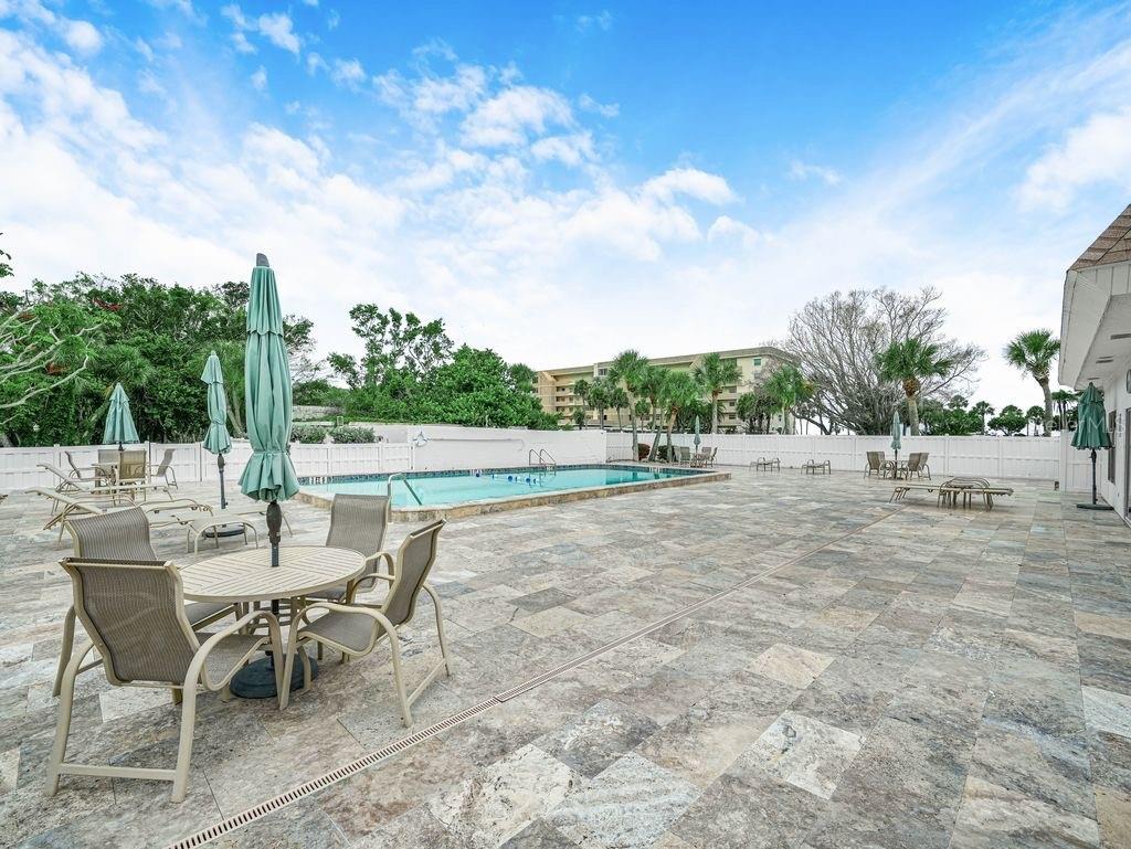 SUTTON PLACE - Residential