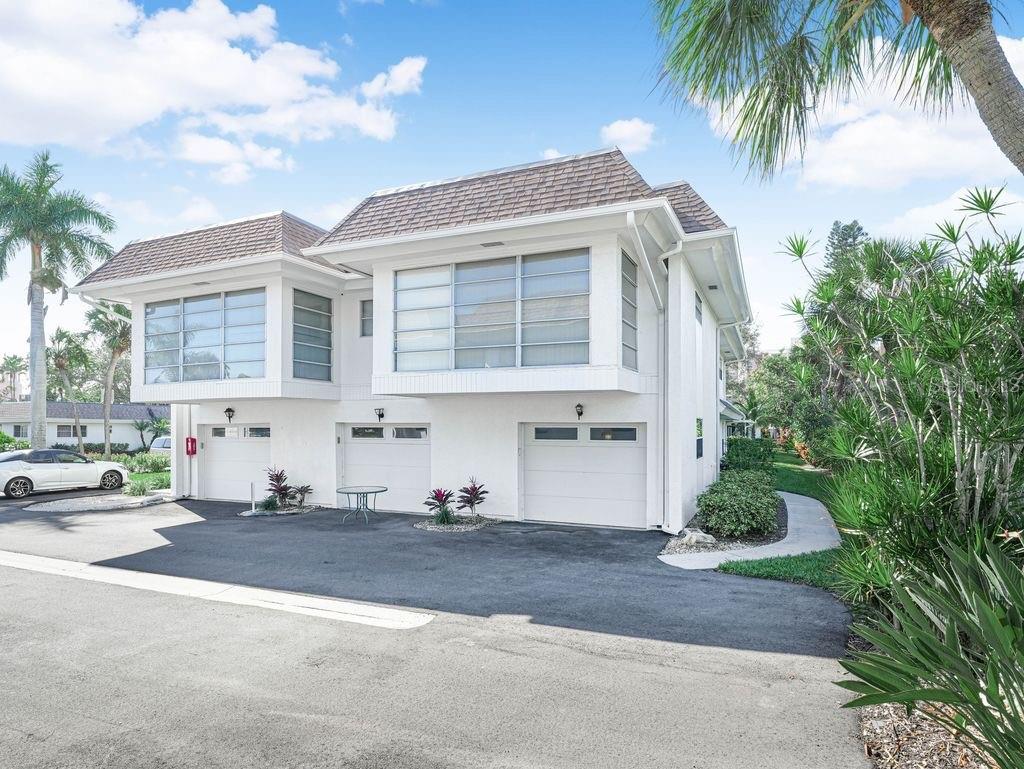 SUTTON PLACE - Residential