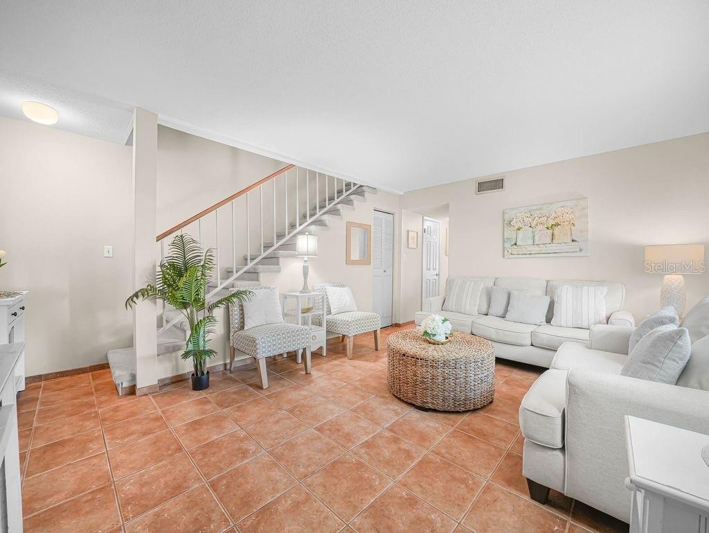 549 SUTTON PLACE t 19