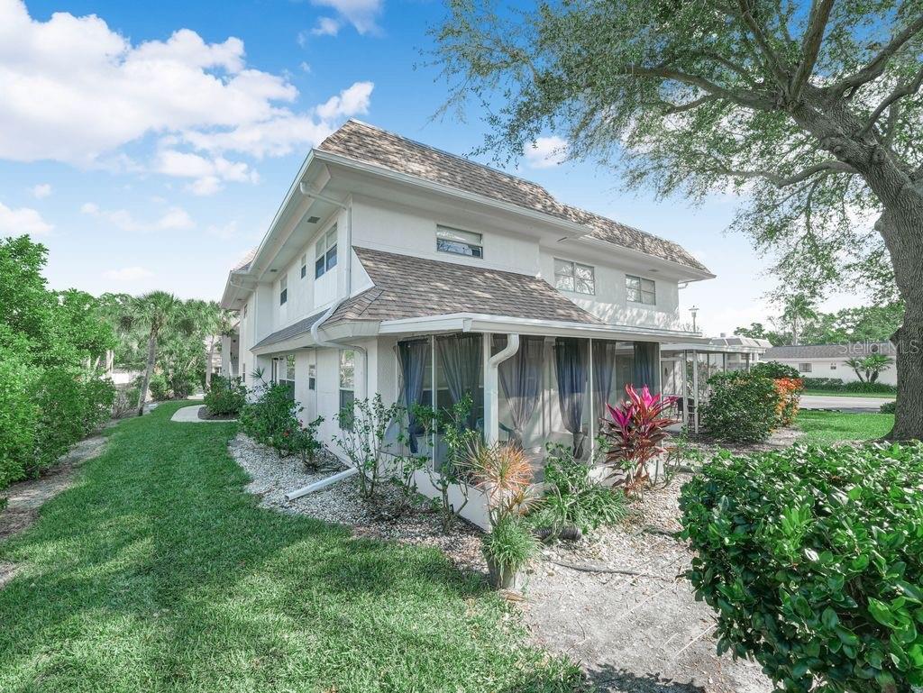 SUTTON PLACE - Residential