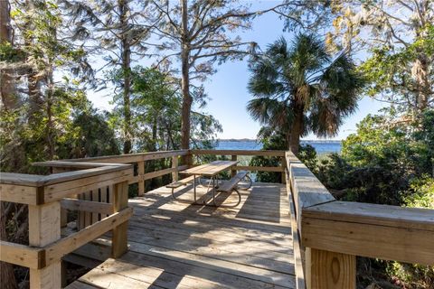 A home in PALM HARBOR