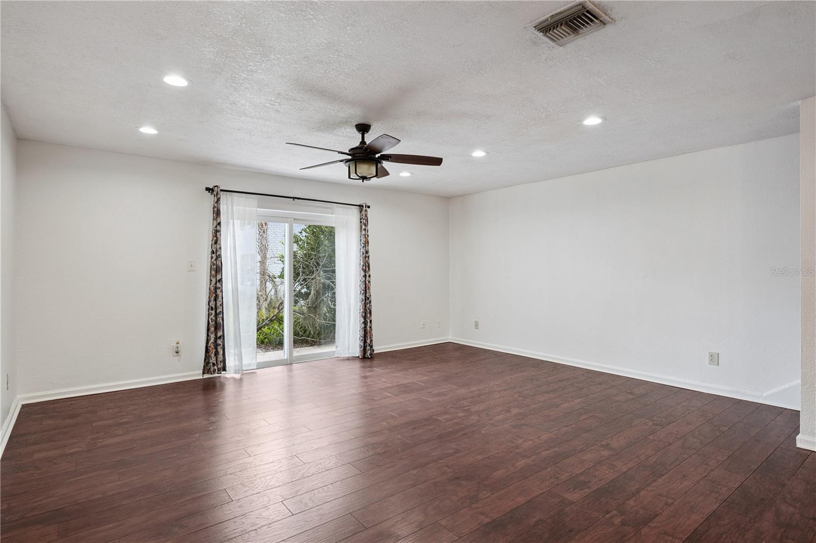 193 LEWFIELD CIRCLE