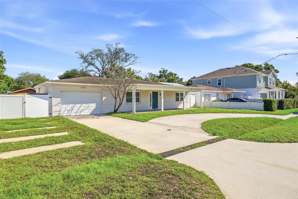 Photo of 3909 W Carmen Street, Tampa, FL 33609 (MLS # TB8494899)