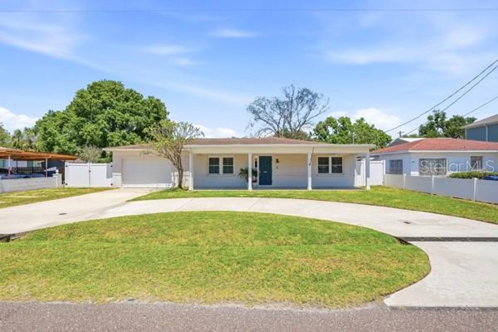 Photo of 3909 W Carmen Street, Tampa, FL 33609 (MLS # TB8494899)