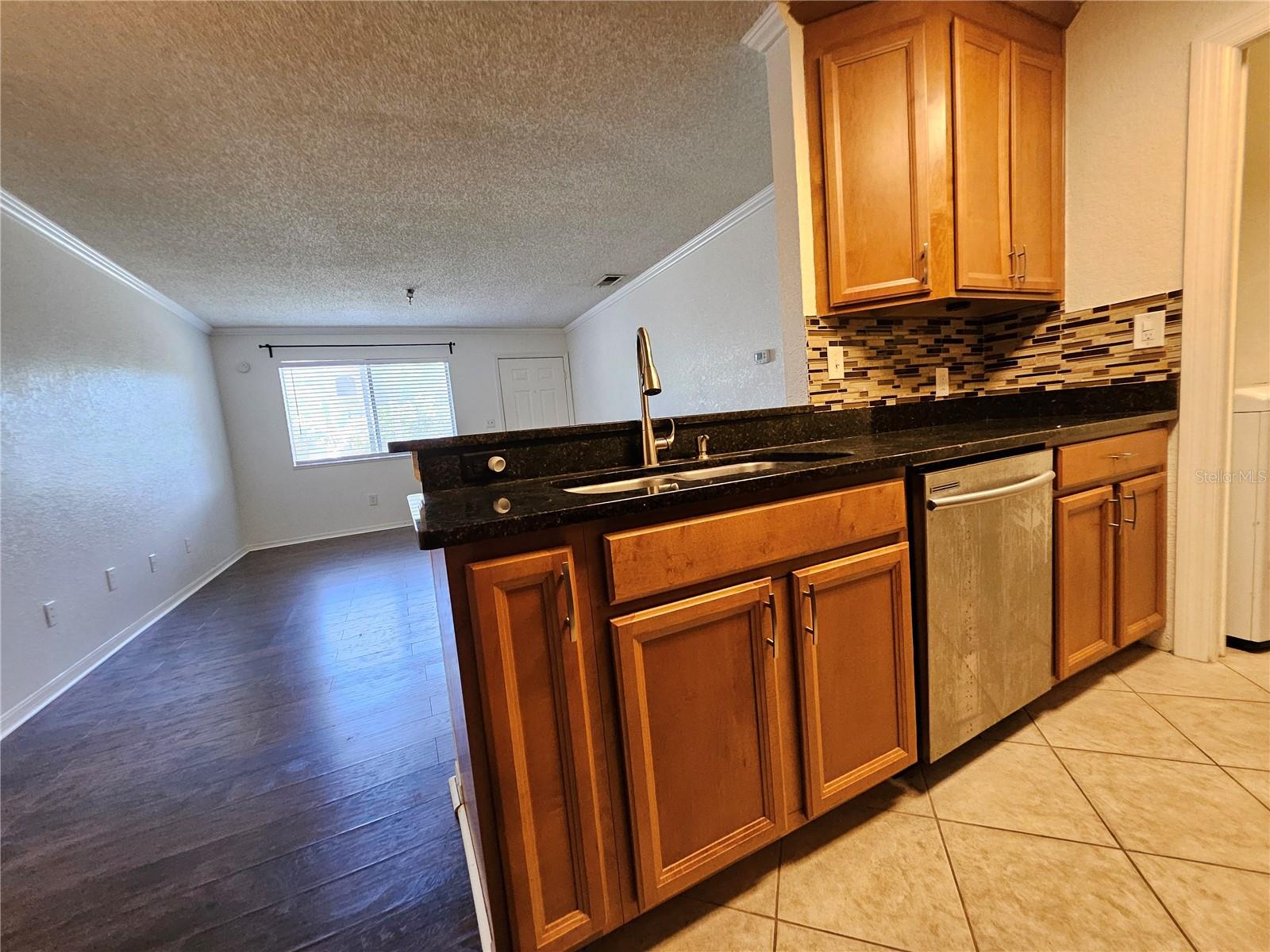 ITOPIA PRIVATE RESIDENCES CONDO BLDG 10, UNIT 1003 - Residential Lease