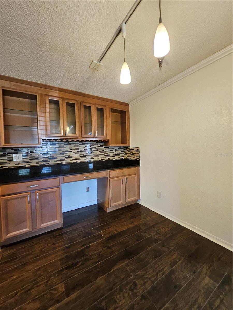 ITOPIA PRIVATE RESIDENCES CONDO BLDG 10, UNIT 1003 - Residential Lease