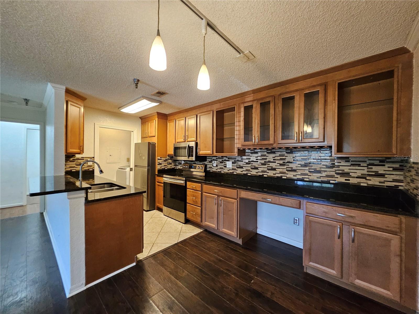 ITOPIA PRIVATE RESIDENCES CONDO BLDG 10, UNIT 1003 - Residential Lease