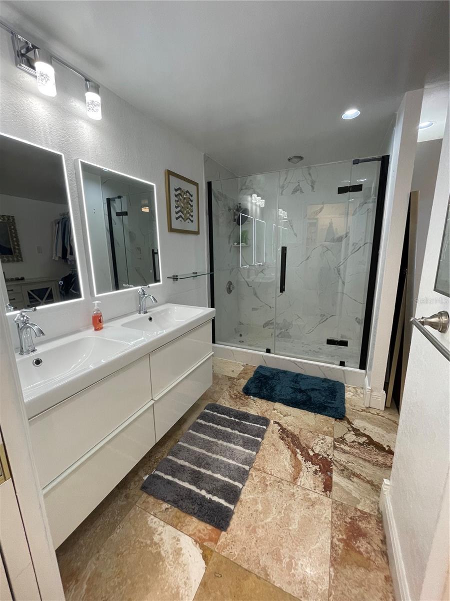 BAYFRONT TOWER CONDO - Residential Lease