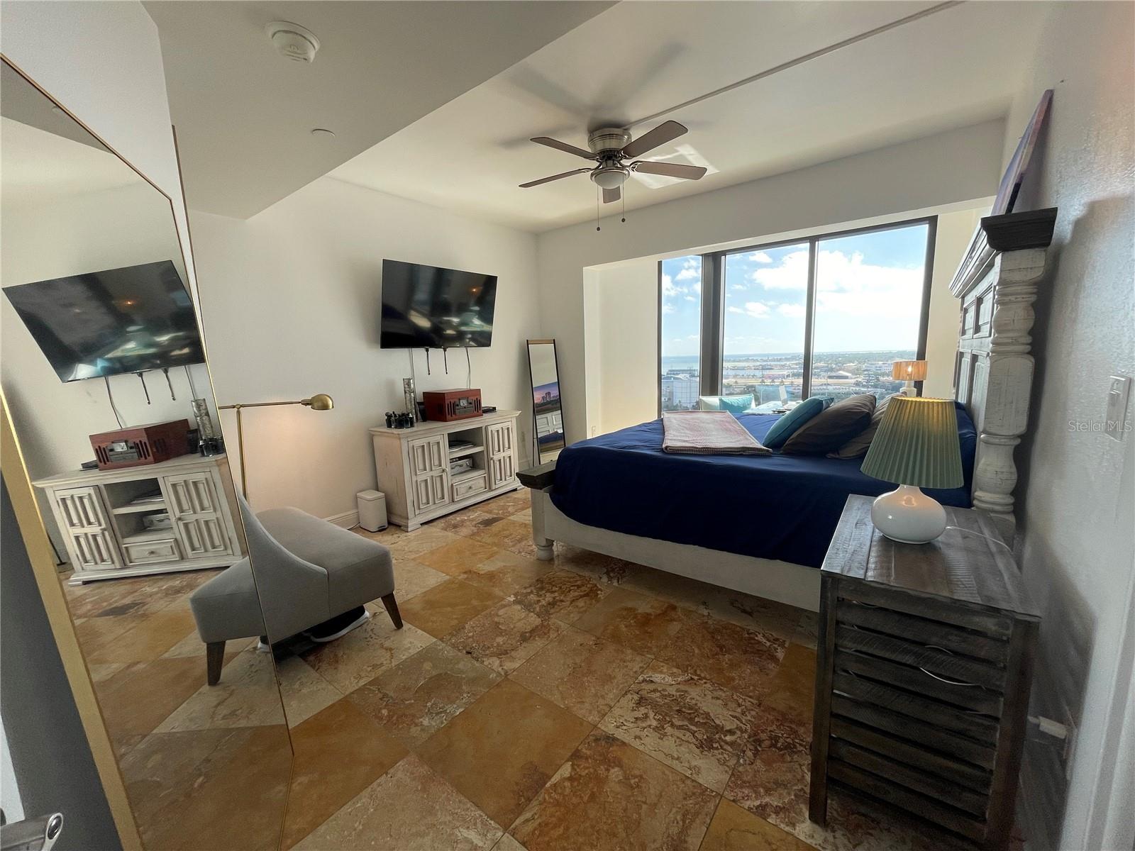 BAYFRONT TOWER CONDO - Residential Lease