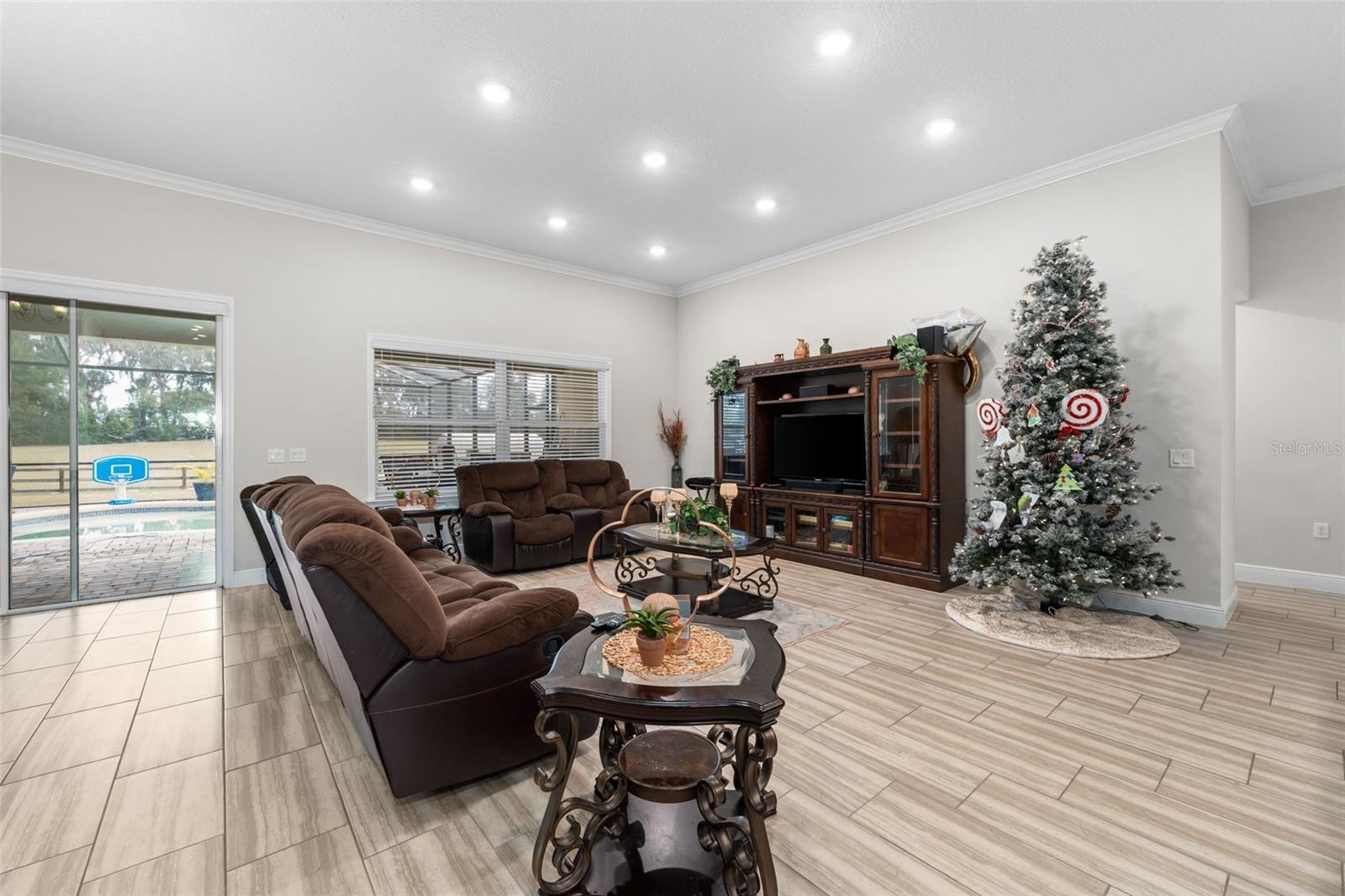 HALF MOON STATION - Residential