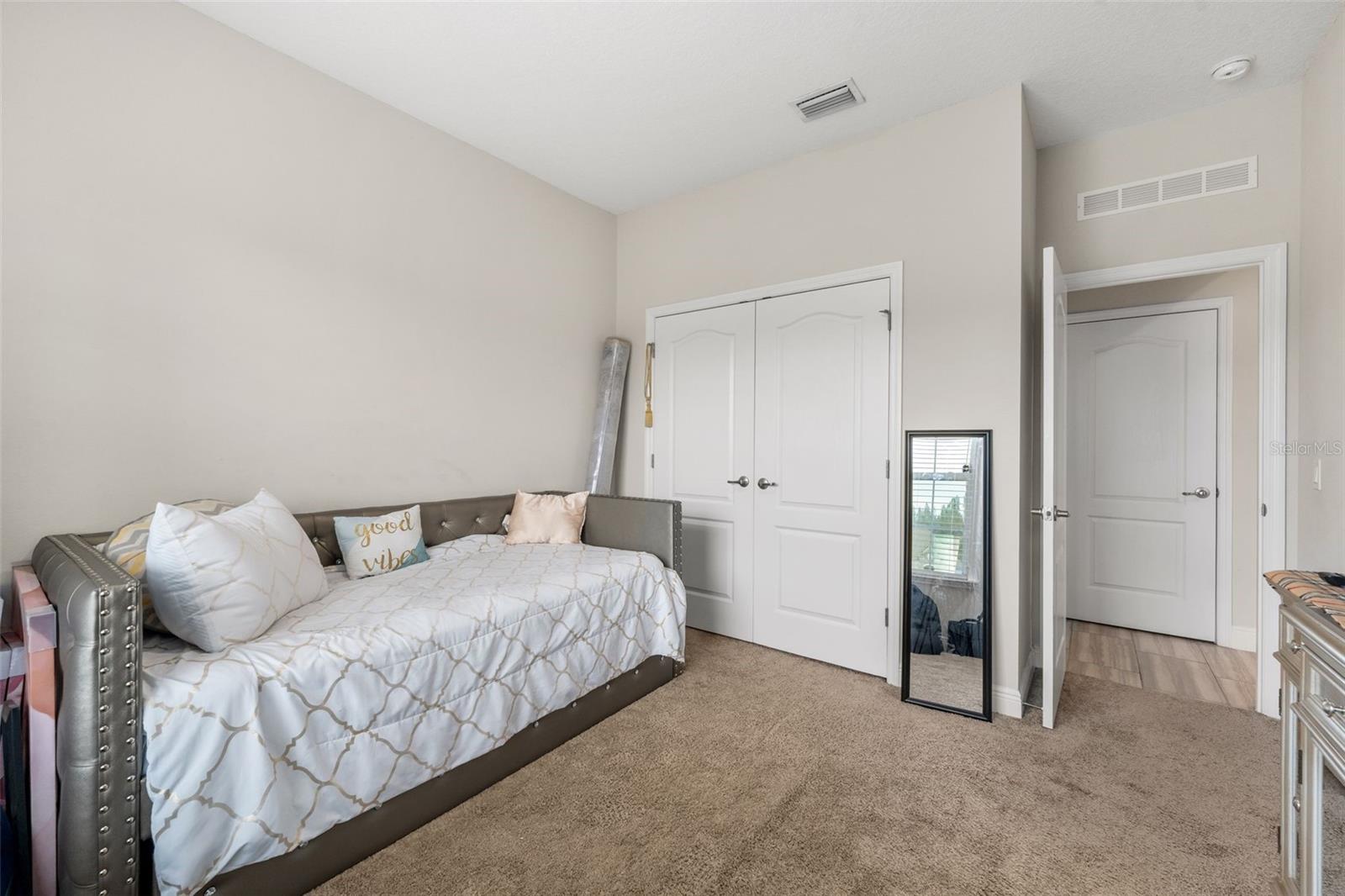 HALF MOON STATION - Residential