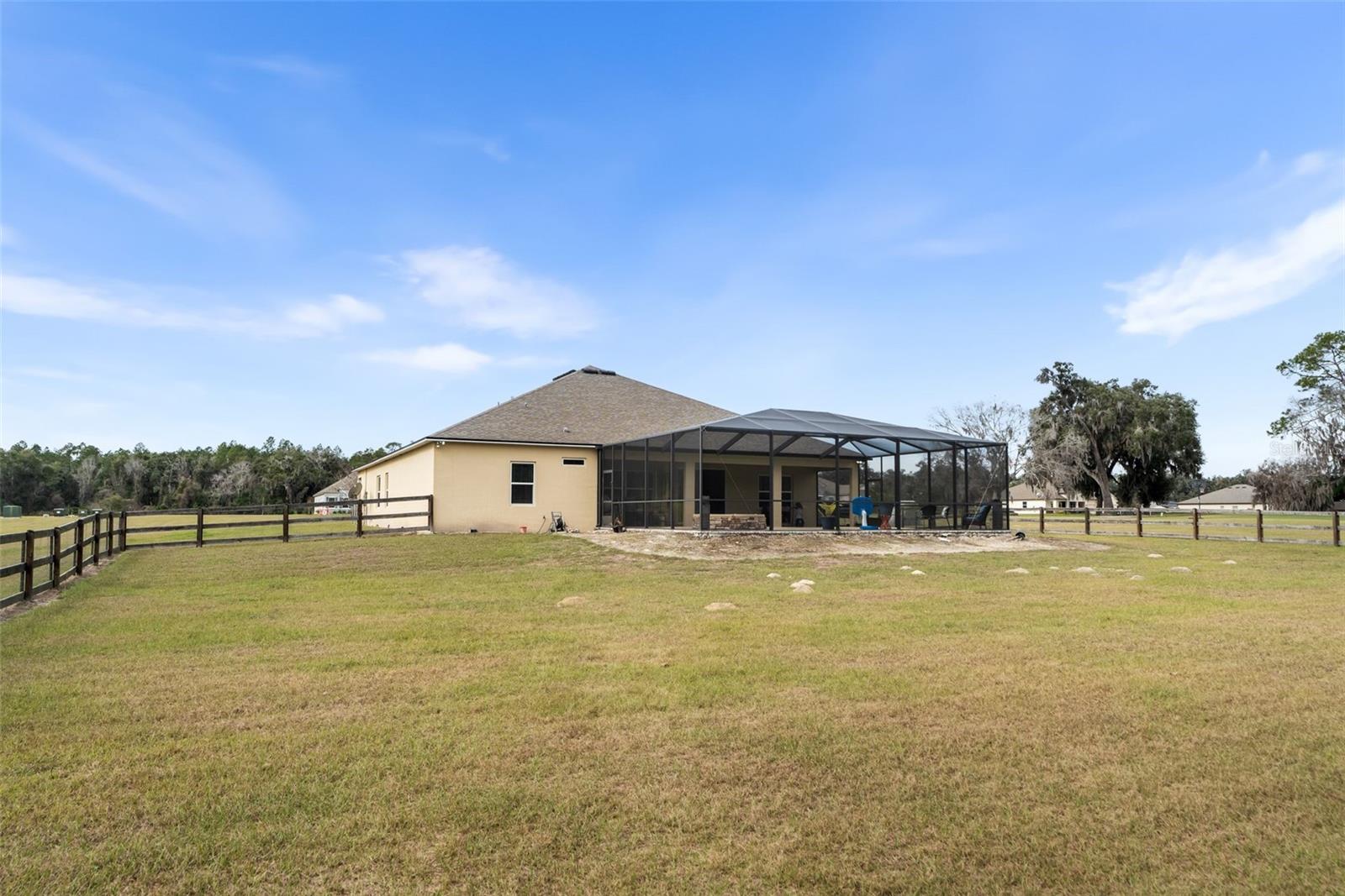 HALF MOON STATION - Residential