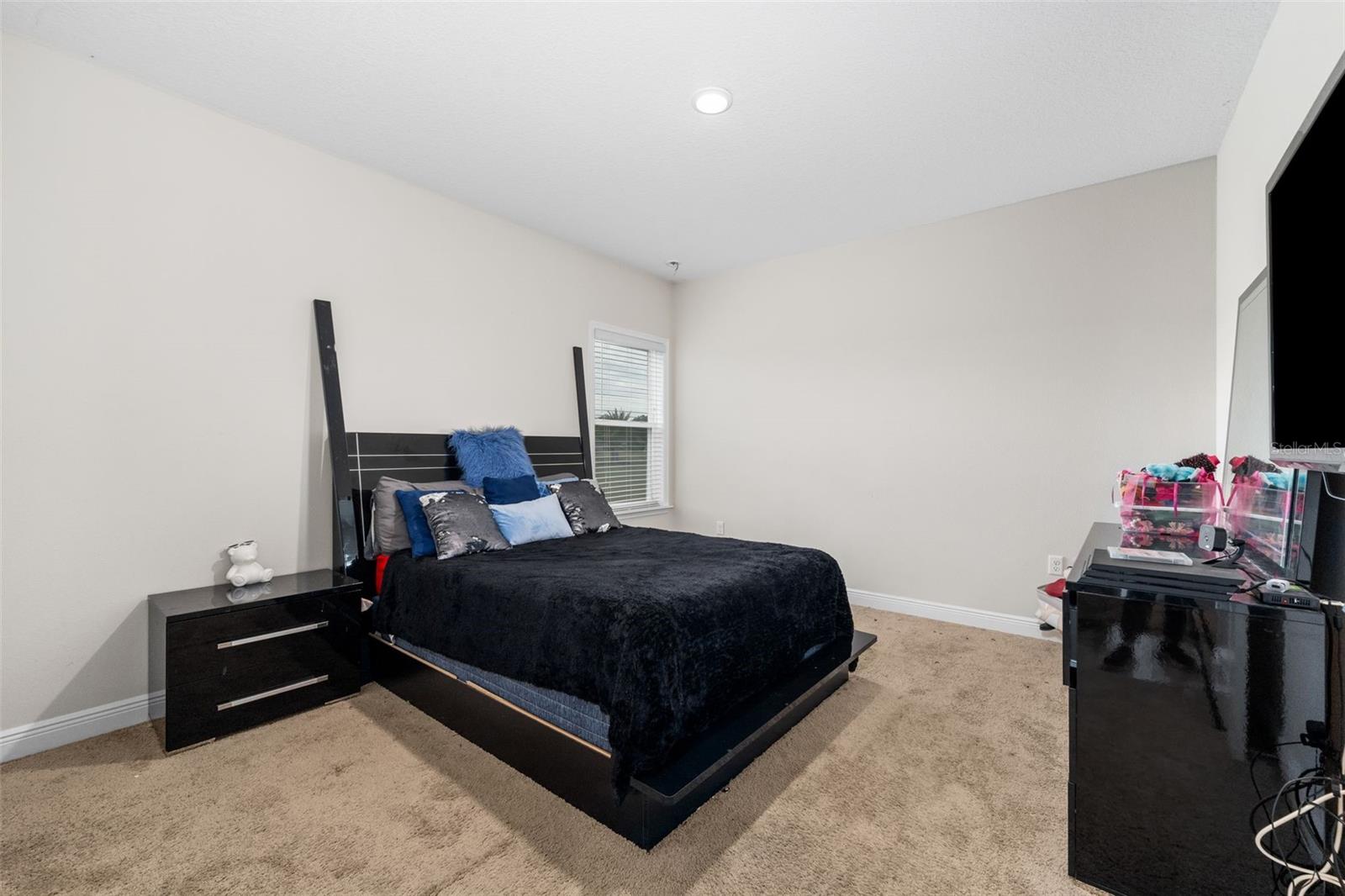 HALF MOON STATION - Residential