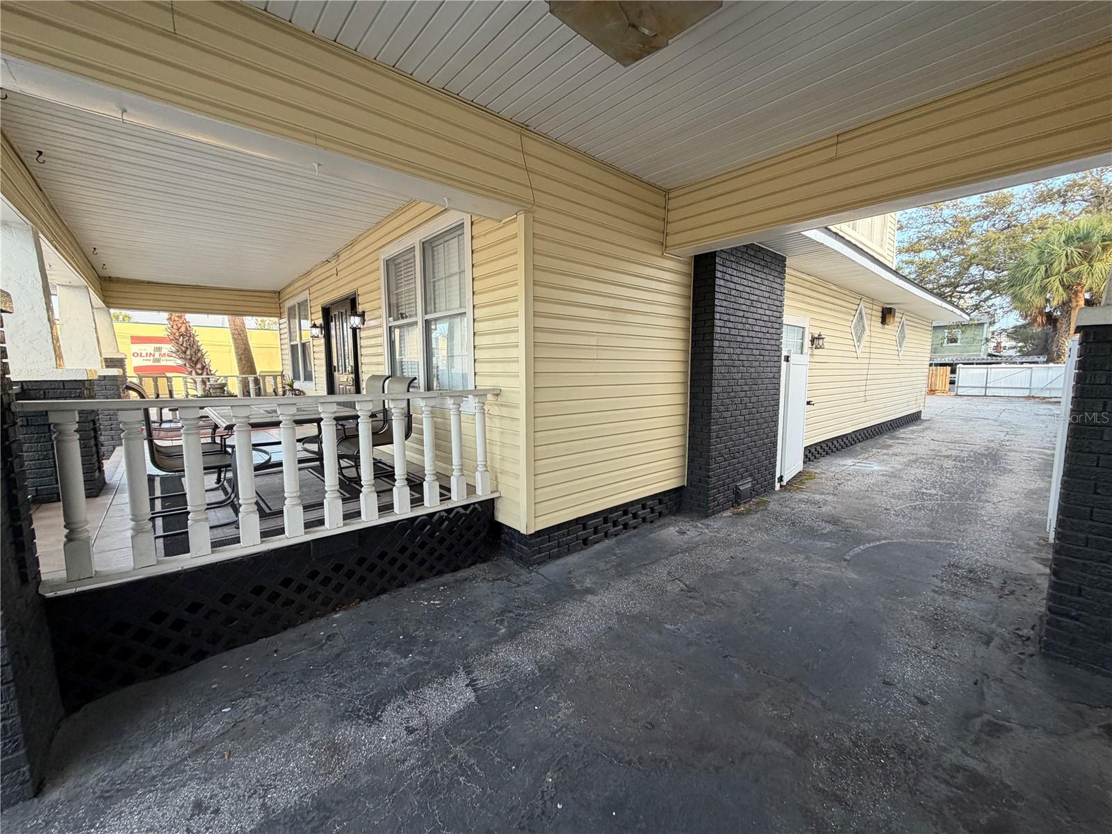 CORRONELLA - Commercial Sale