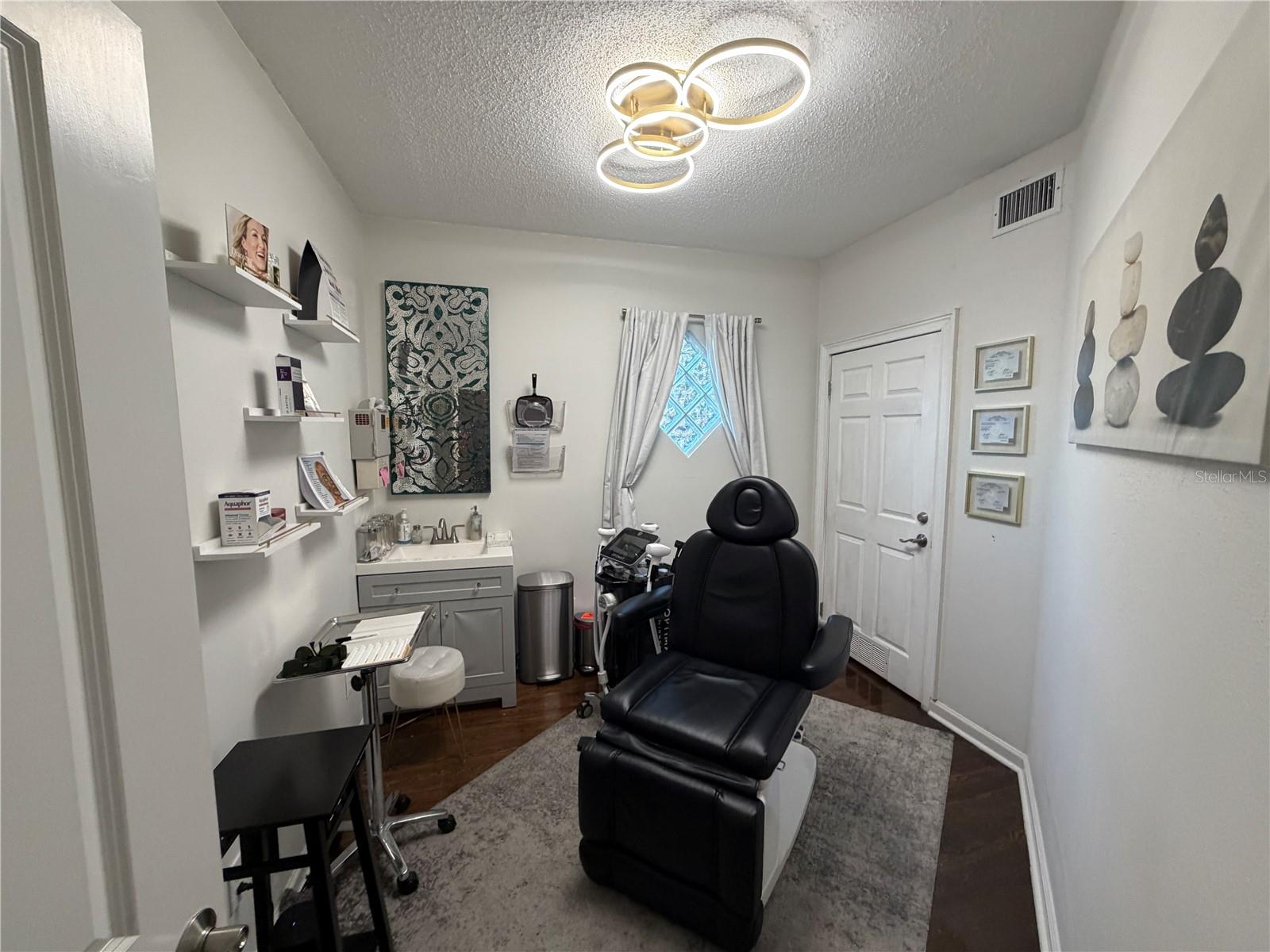 CORRONELLA - Commercial Sale