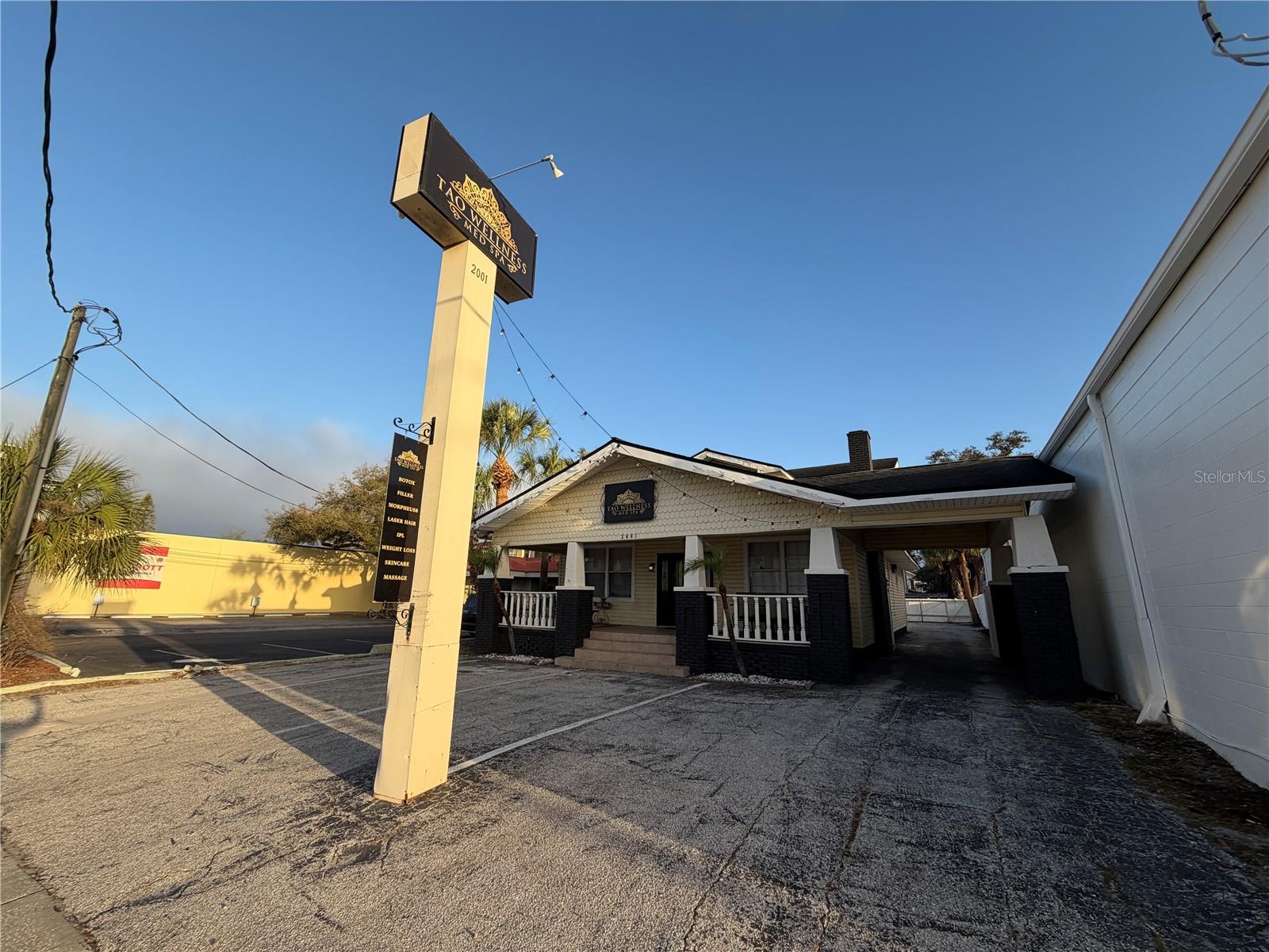 2001 W KENNEDY BOULEVARD