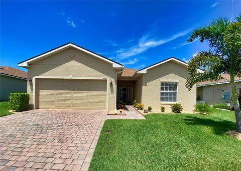 A home in LAKE WALES