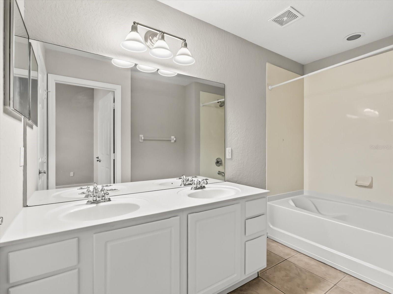 REGENCY OAKS UNIT ONE - Residential