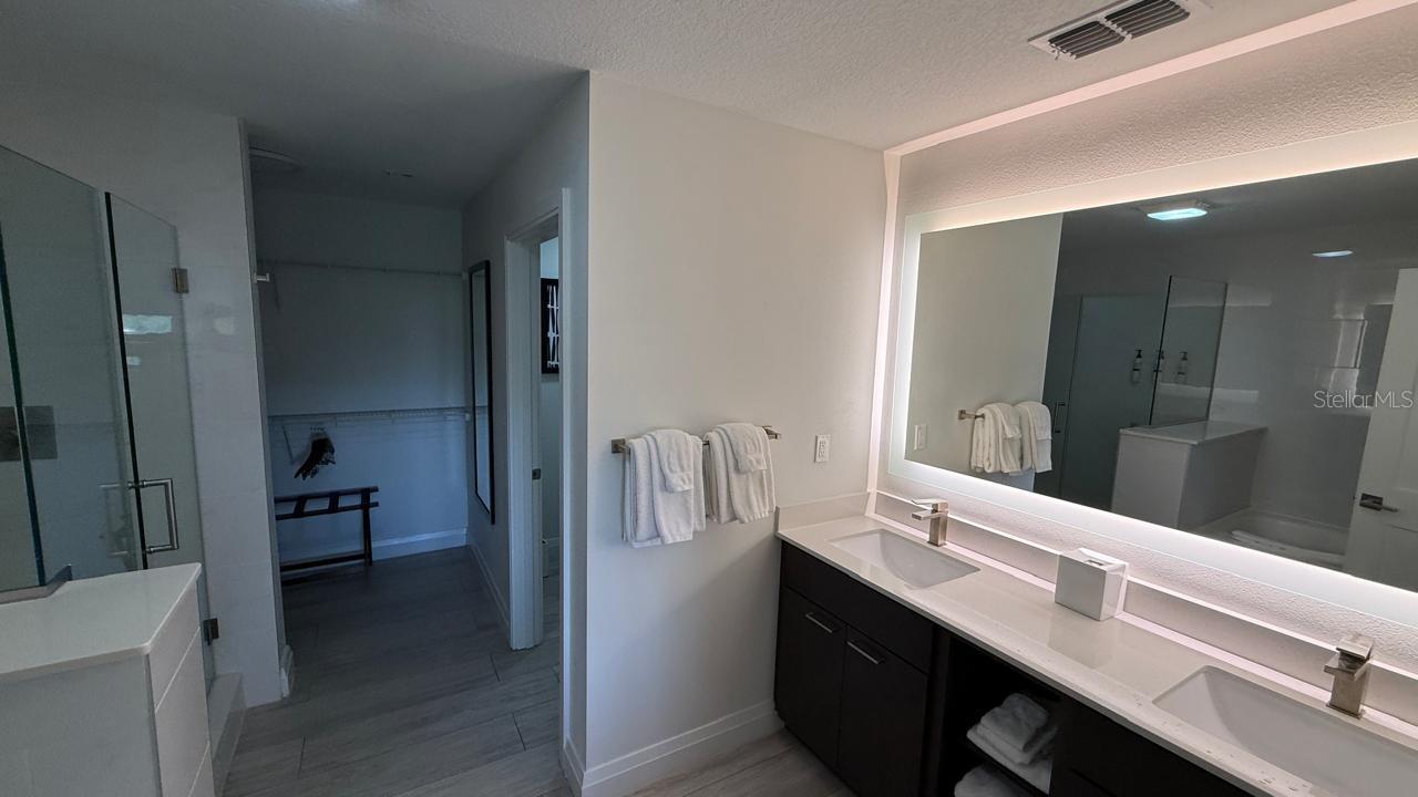 GROVE RESIDENCE & SPA HOTEL CONDO 3 - Residential