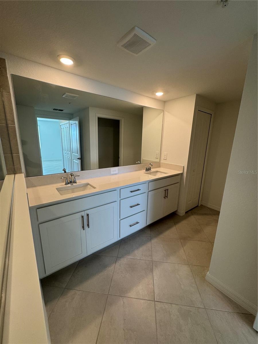 CALUSA COUNTRY CLUB - Residential Lease