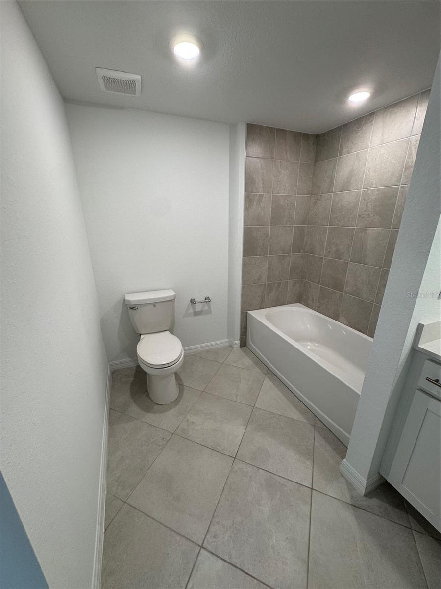 CALUSA COUNTRY CLUB - Residential Lease