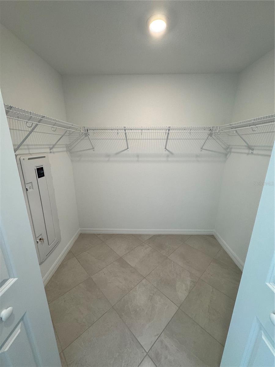 CALUSA COUNTRY CLUB - Residential Lease