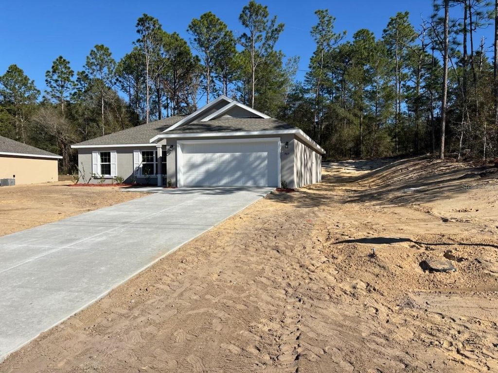 Photo of 7819 N Voyager Drive, Citrus Springs, FL 34433 (MLS # G5107512)