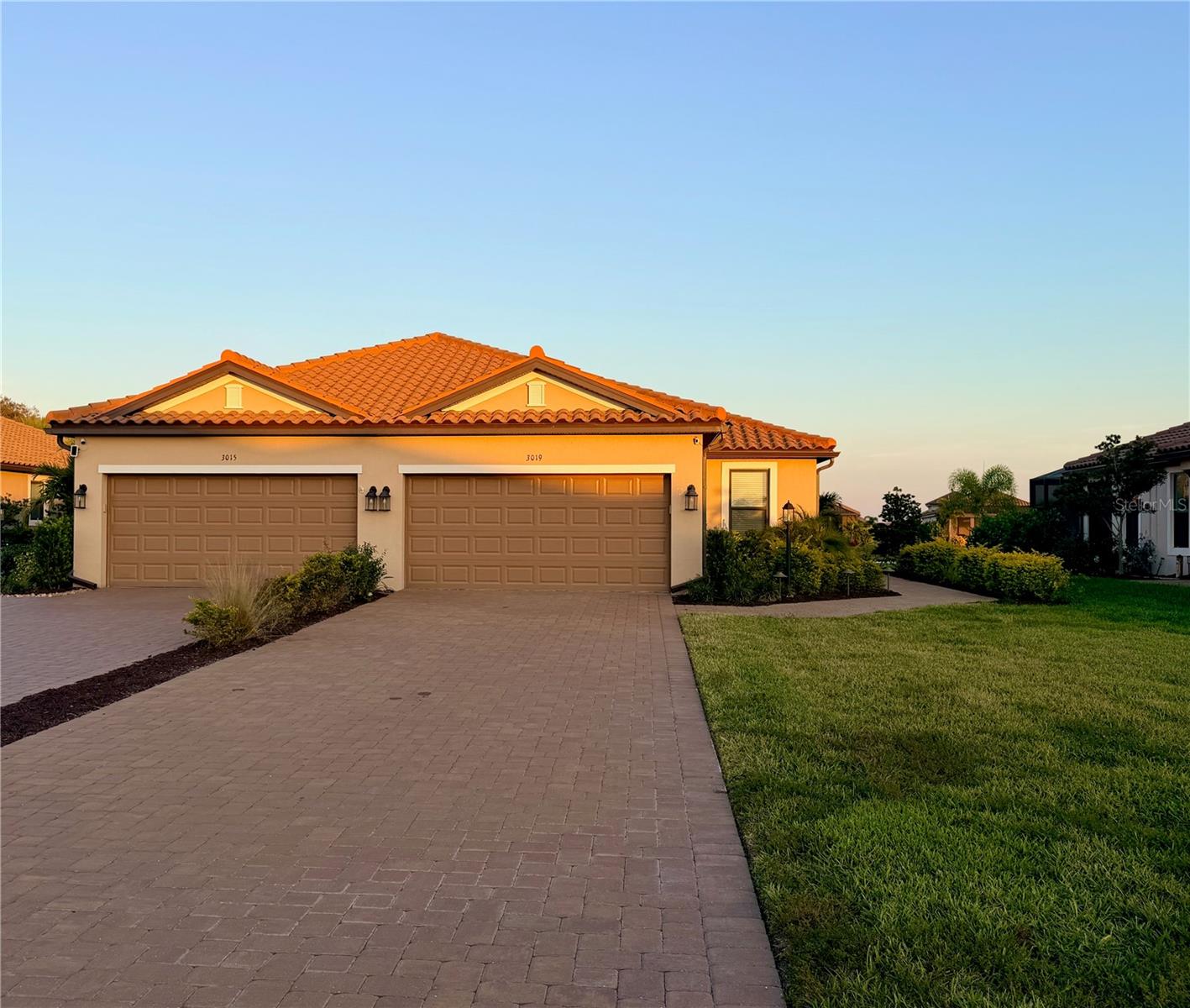 AZARIO ESPLANADE - Residential