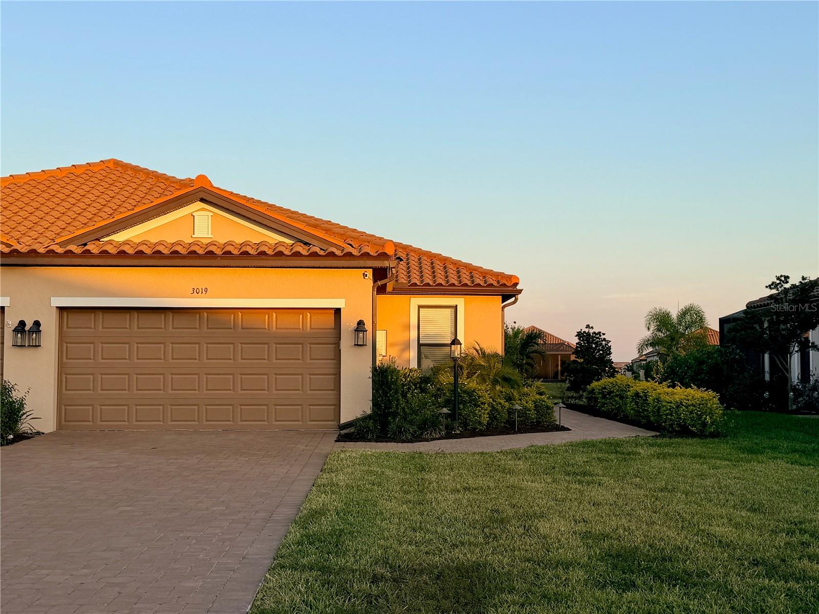 AZARIO ESPLANADE - Residential