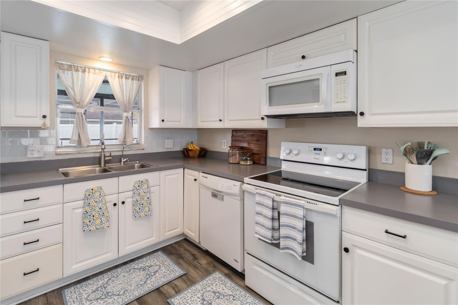 PRIMA VISTA - Residential