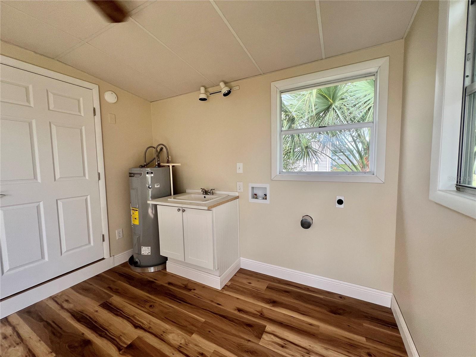 HAWTHORNE/LEESBURG - Residential