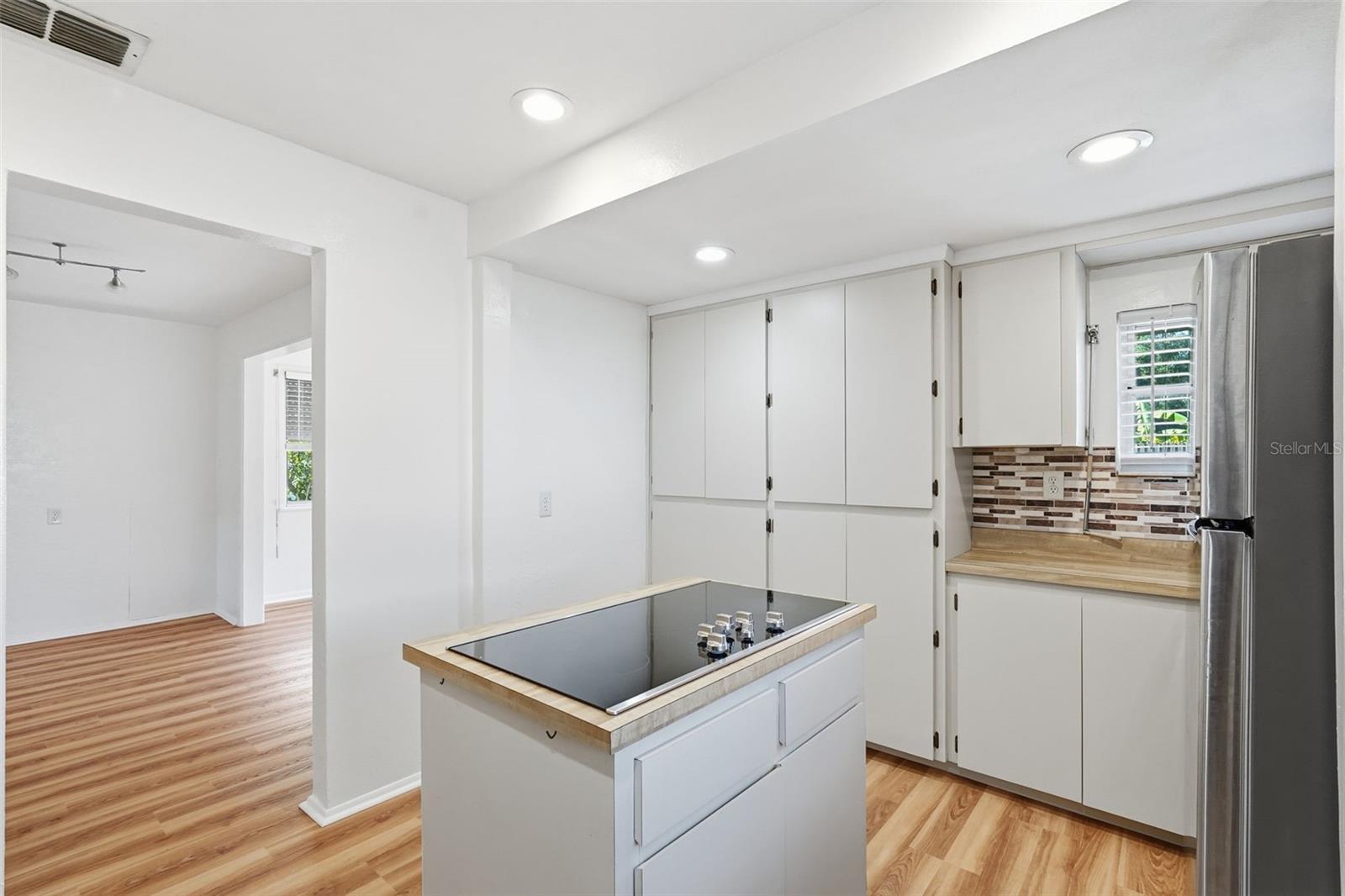 MEADOW LAWN 5TH ADD - Residential