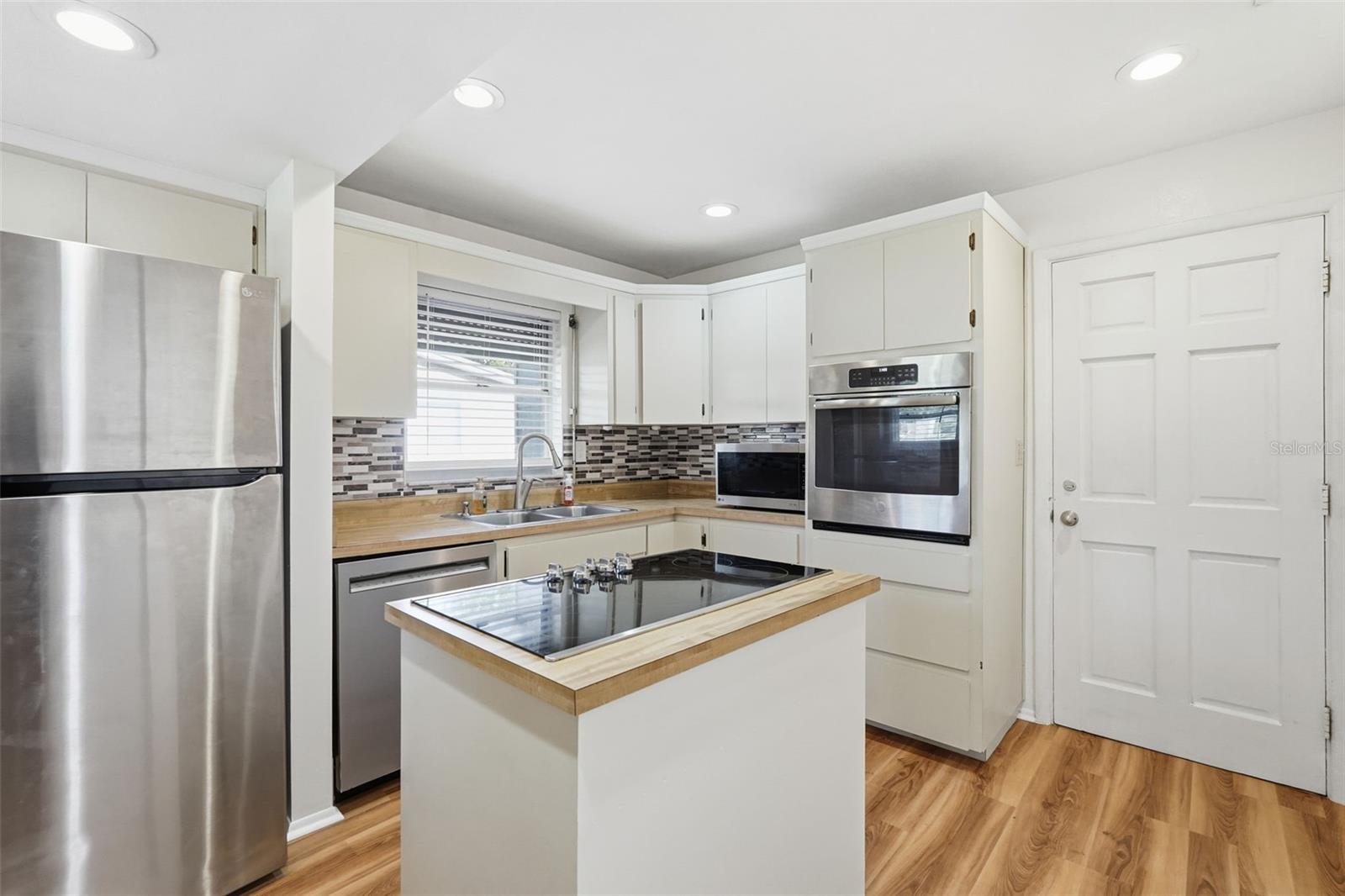 MEADOW LAWN 5TH ADD - Residential