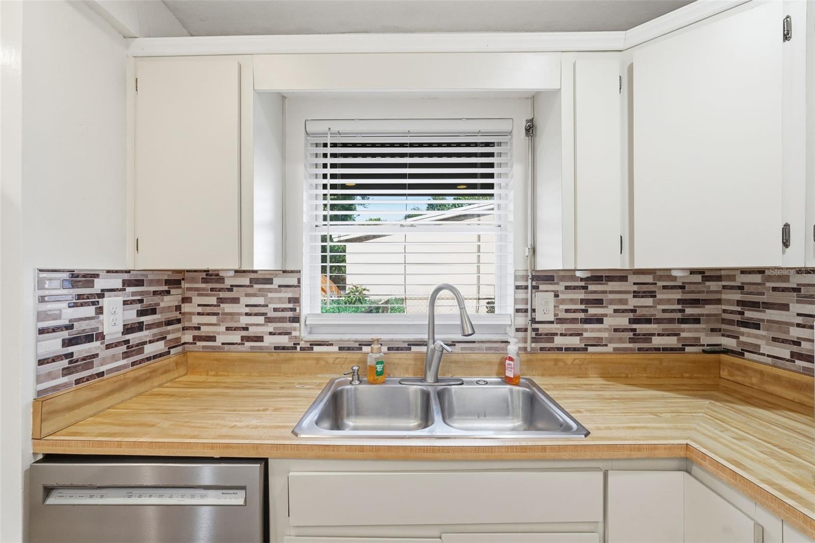 MEADOW LAWN 5TH ADD - Residential