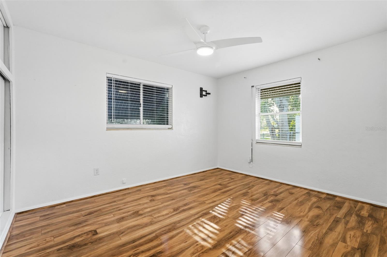 MEADOW LAWN 5TH ADD - Residential