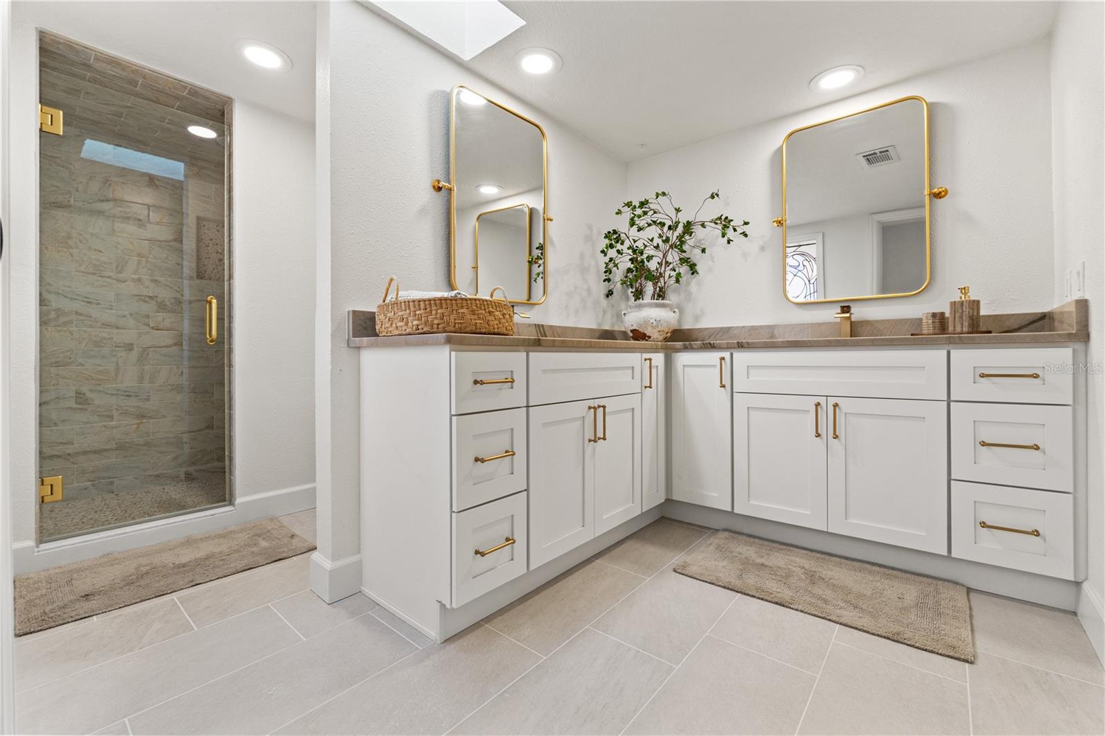 RIVER COUNTRY ESTATES - Residential