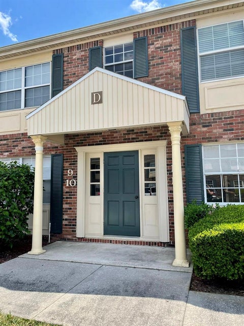 Photo of 1920 E Edgewood Drive #D11, Lakeland, FL 33803 (MLS # O6439685)