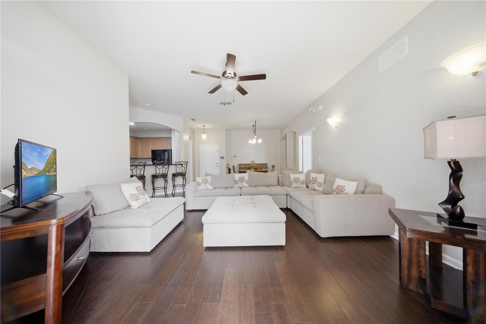 FLORA RIDGE CONDO PH 8 BLDG 11 - Residential