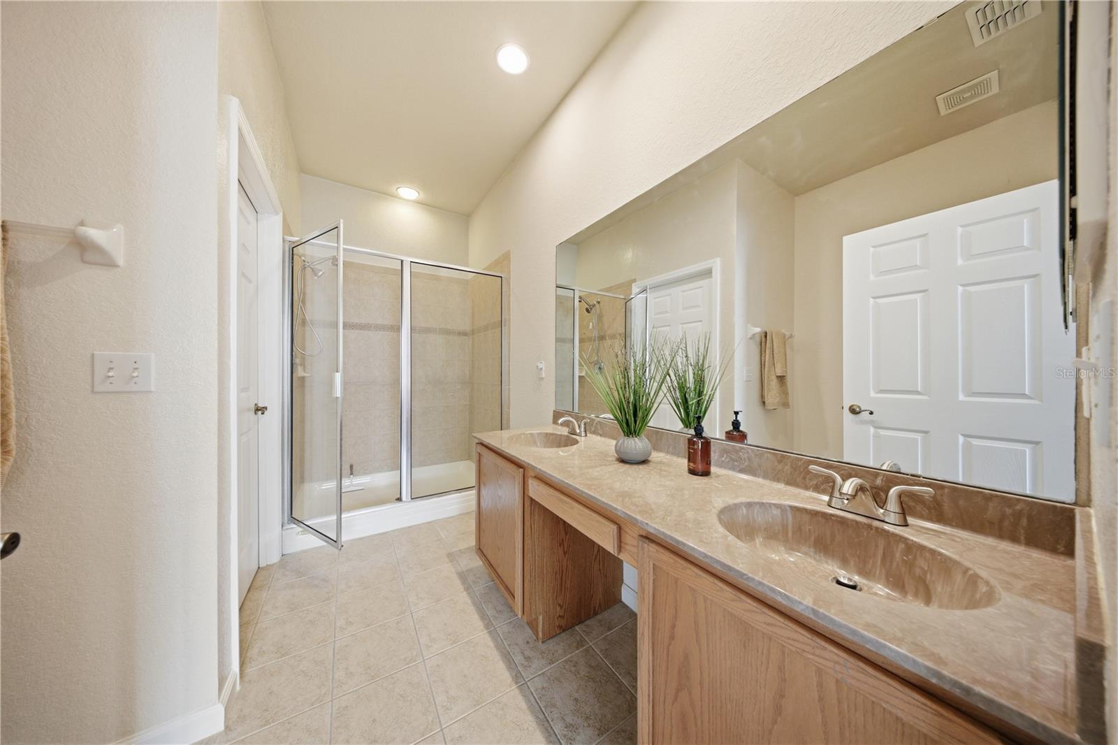 FLORA RIDGE CONDO PH 8 BLDG 11 - Residential