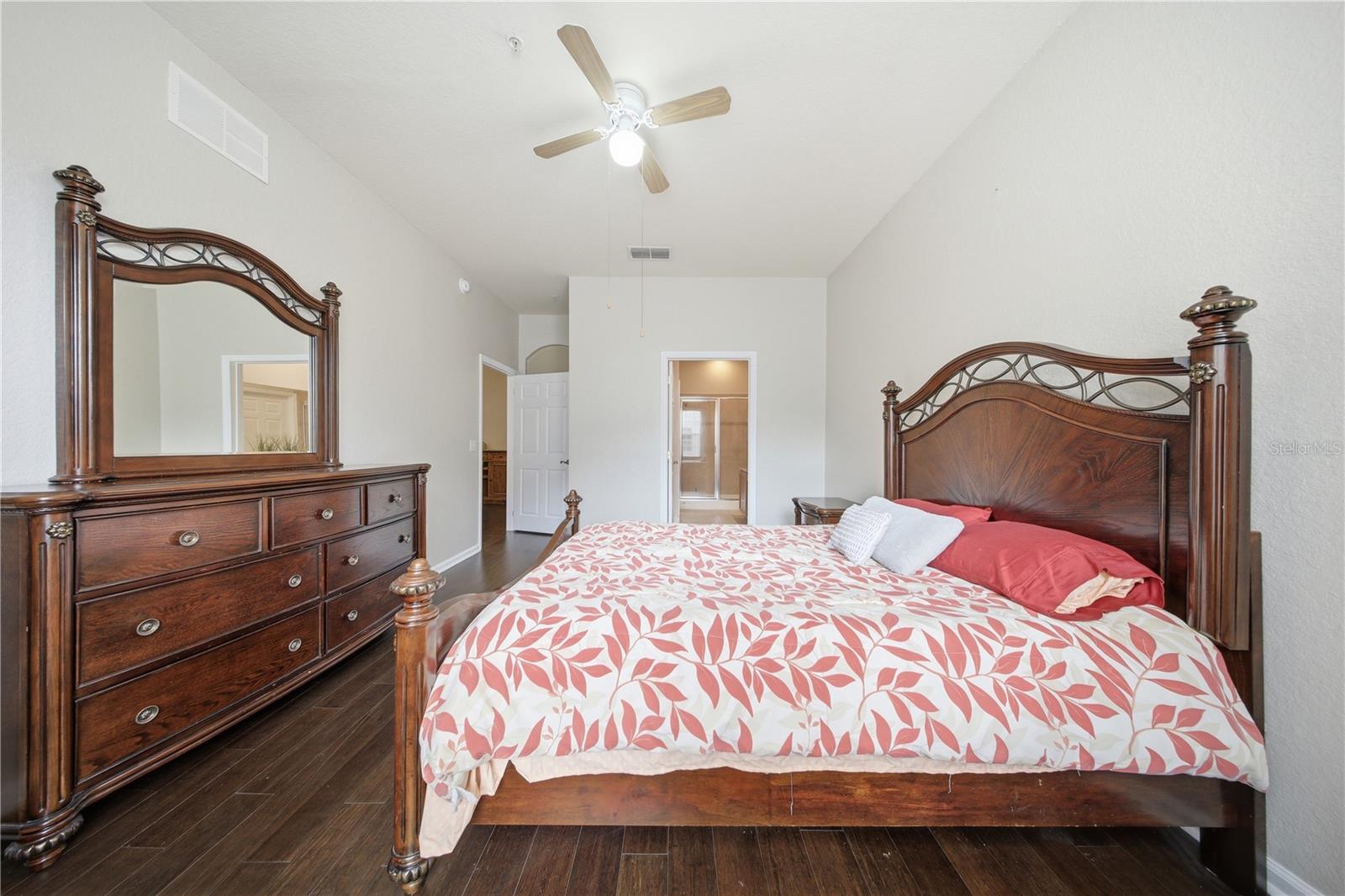 FLORA RIDGE CONDO PH 8 BLDG 11 - Residential