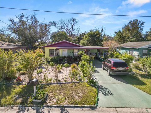 A home in WINTER HAVEN