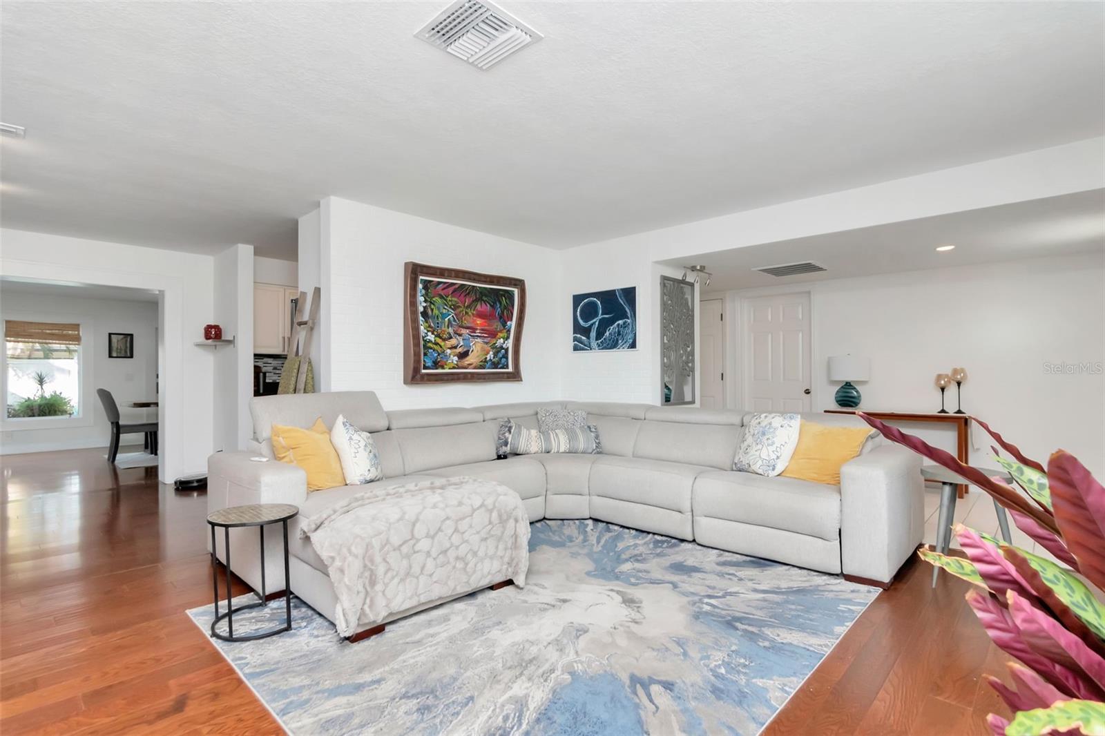 BROADWATER - Residential